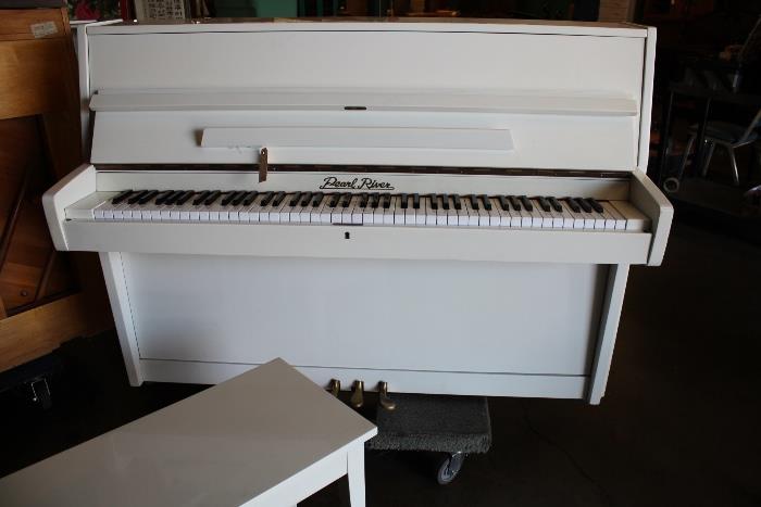 A19 #8 Pearl River 43” 1999 White Laquer Console Piano #399207 Condition of 8
