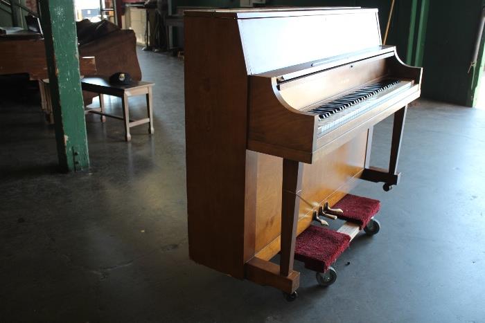 A54 #7 Yamaha 45” 1969 Studio Upright Piano *big chip left fron, couple small spots* #952193 Condition of 7/8