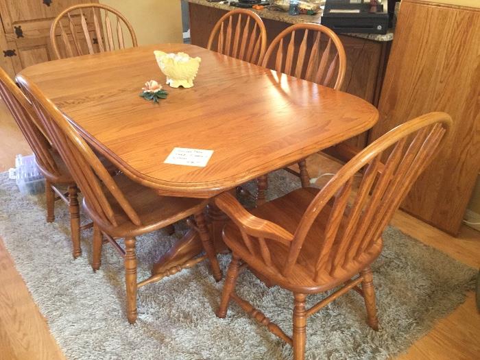 American Drew Oak dinning table and six slated back chairs. Includes 2 - 12" leaves.  Measures 65" X 40" without the leaves, chairs slide under the table flate, with end arm chairs 12" from table top.  $475 in perfetc condition.