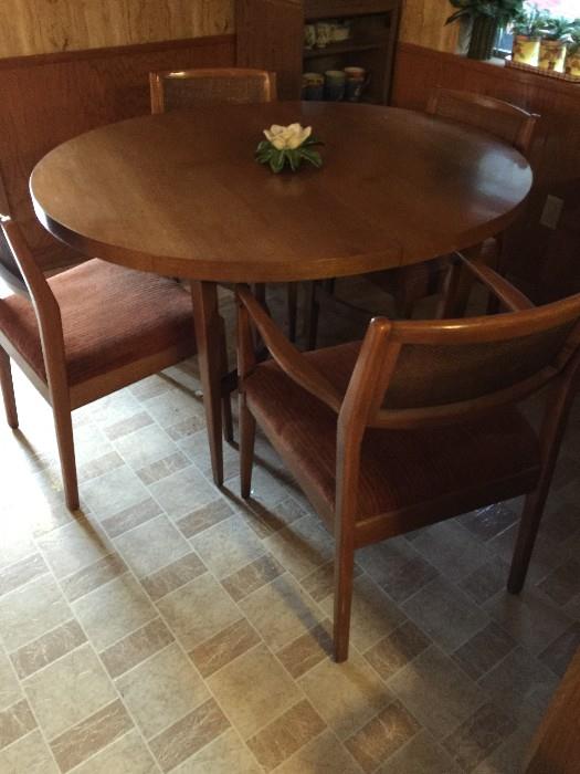 M/C table & 6 chairs