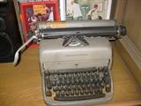 VINTAGE REMINGTON TYPEWRITER