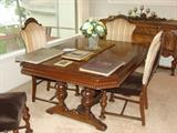 1920's Walnut Dinngroom Table and chairs