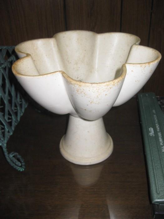 Scalloped bowl pedestal dish
