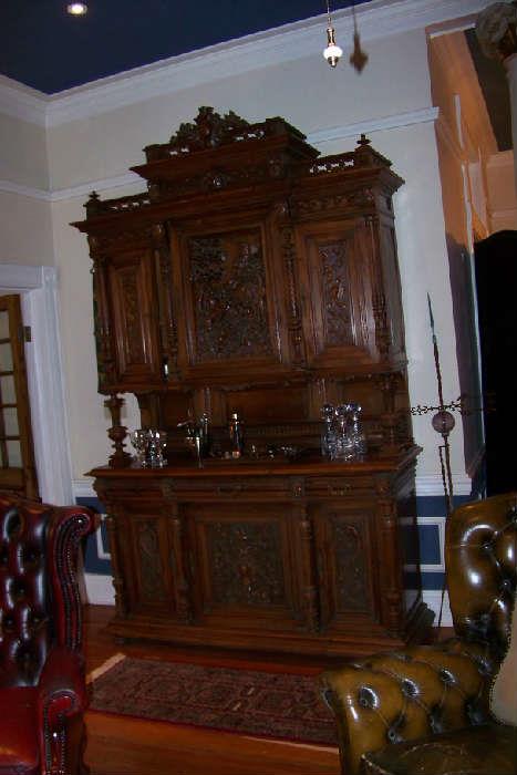 Full view of the outstanding cupboard