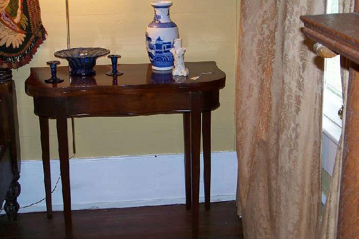 Mahogany card table, Hepplewhite legs