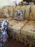  Shabby chic sofa & decorative pillow in yellow & blue