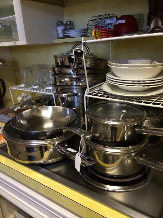       Great selection of pots, pan, & kitchen items
