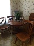             Breakfast table, 4 chairs, & leaves