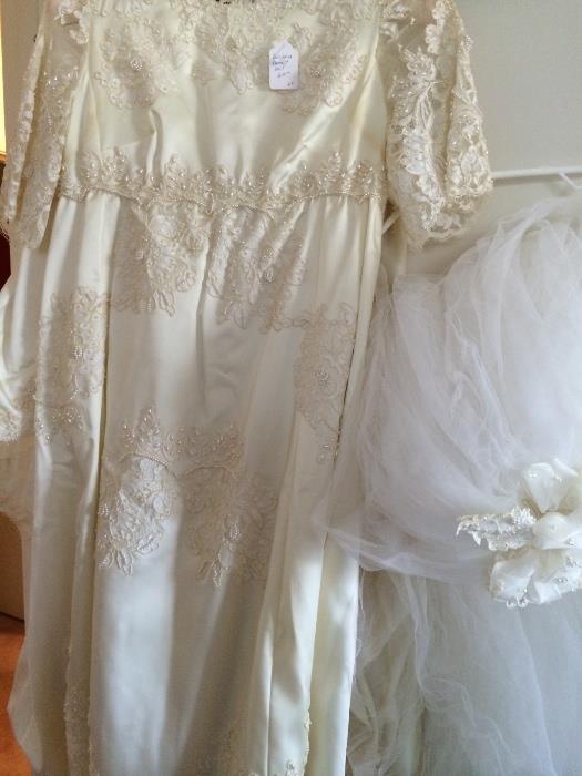                Vintage wedding dress & veil