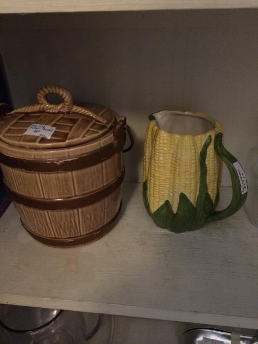      Several pieces of the "corn" pottery are available.
