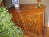 sideboard to the dining room set