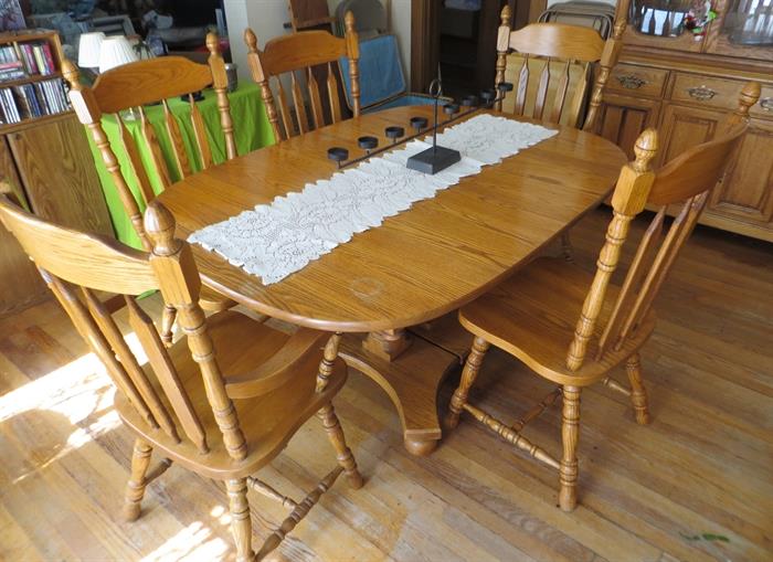 Dining room table and six chairs with two more leafs