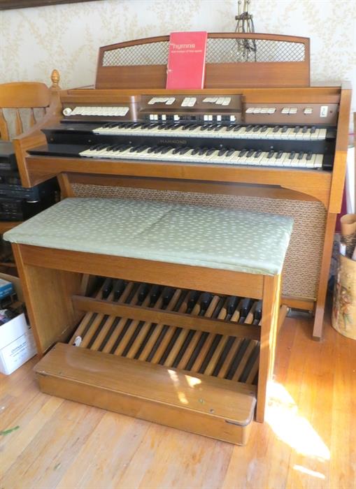 Electric Hammond organ