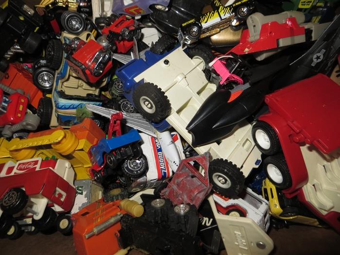 Hundreds of Matchbox, Hot Wheel and other cars