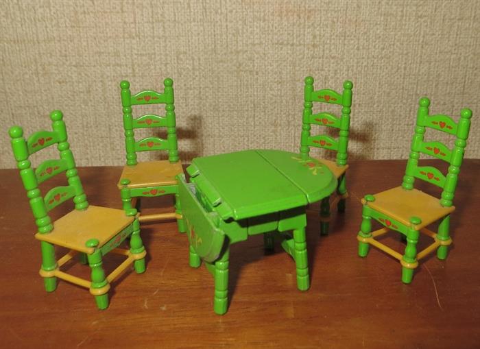 Miniature dollhouse furniture - Matel die cast