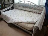 Trundle bed