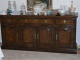 Henredon Buffet in pristine condition.