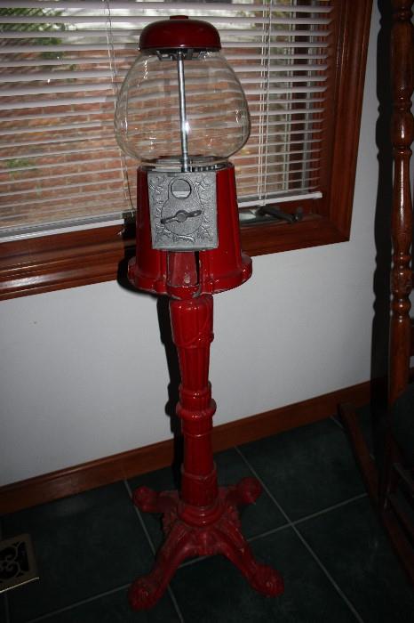 Antique Gumball Machine / Works Great / Glass/metal / heavy