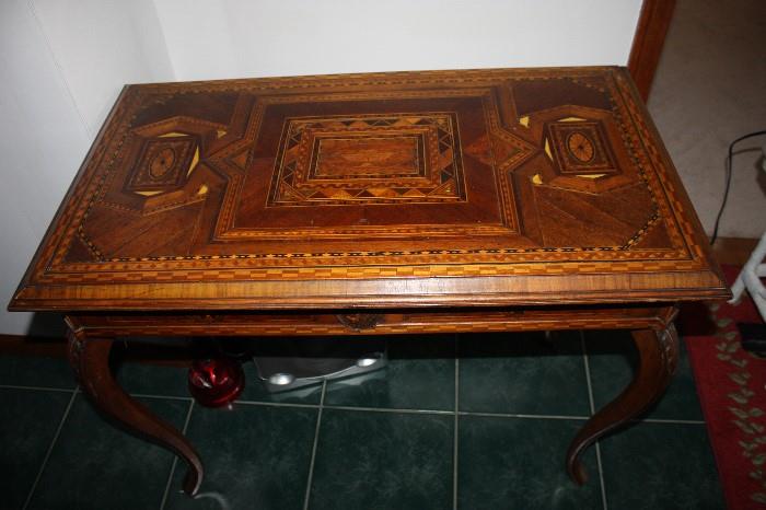 Marquetry Table / End Table / Stand / Inlaid Wood / Antique / Maple - Beautiful Piece
