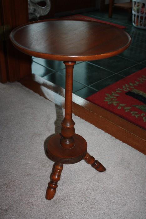 Wood Stand / Excellent Condition / spindle leg