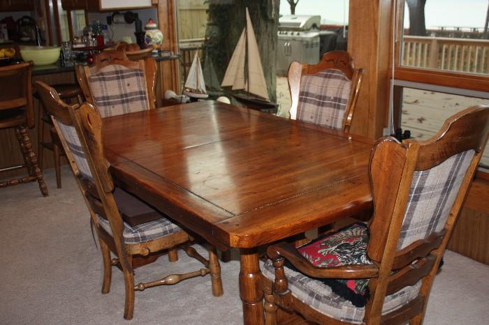 Dining Table / Oak / 6 Chairs / plaid cushions / 2 arm and 4 side chairs
