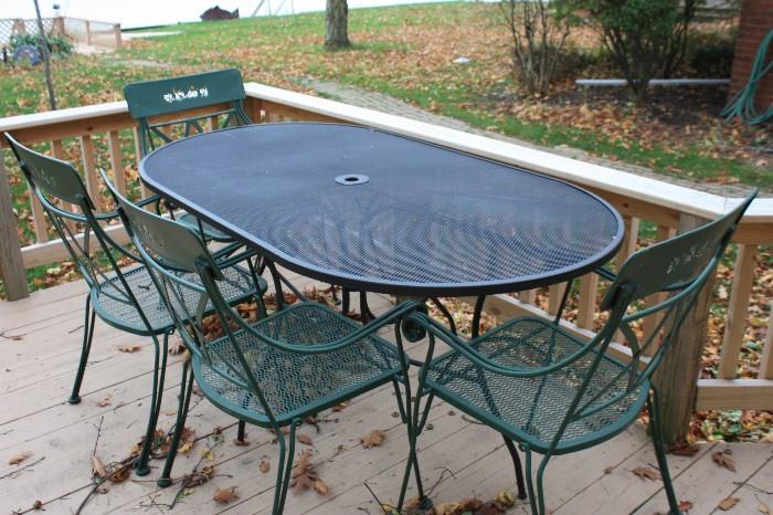 Patio Set / Green Powder coated Metal / 4 Chairs + Table