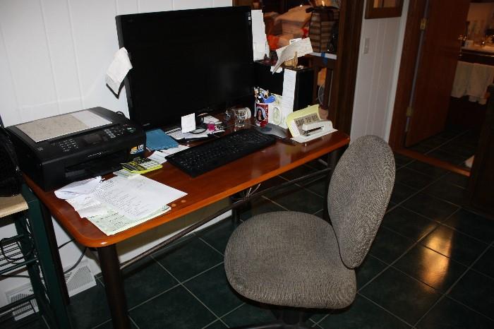 Small wood/metal office desk & chair 