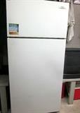 Older refrigerator/freezer (1999), Galaxy-Sears, full size. Works great.