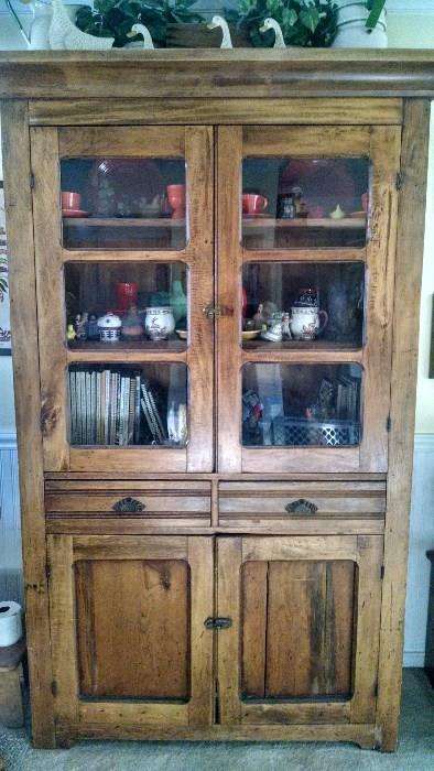 ANTIQUE FARM COUNTRY CABINET...VERY OLD !!