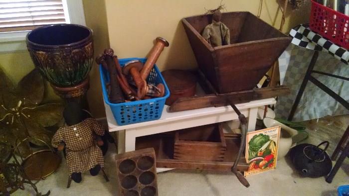 LOADS OF PRIMITIVES....GREAT FOR COUNTRY KITCHEN !!