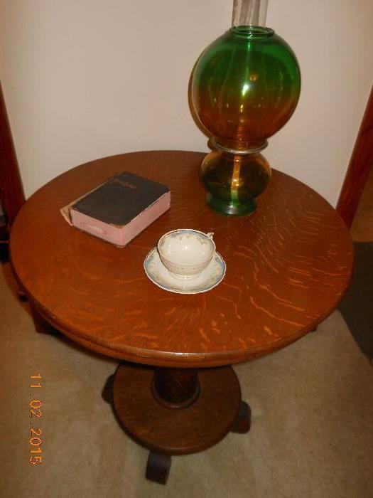 Tiger oak pedestal table