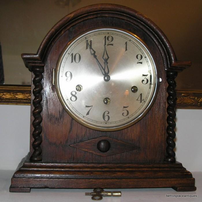 Seth Thomas Oak Mantle Clock working with key