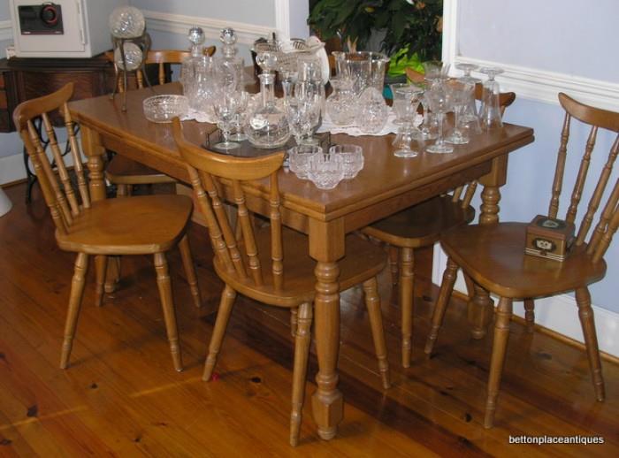 Dining Table/6 chairs 