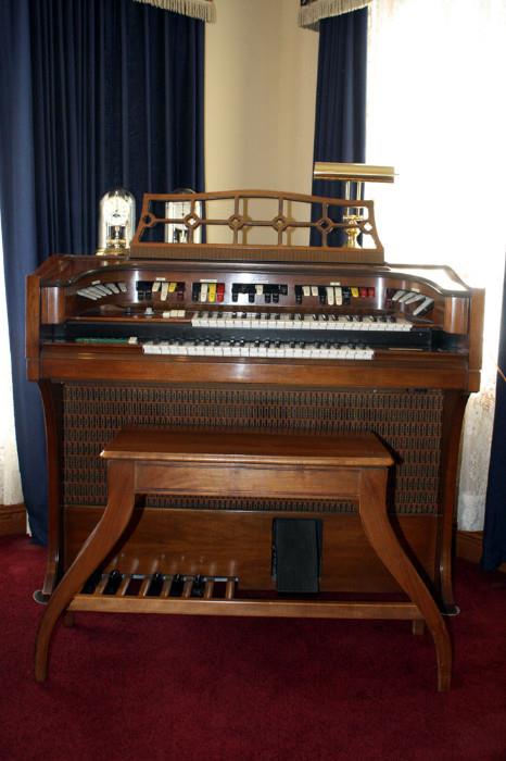 Wurlitzer Theater Spinet Model 4080.  Plays, in excellent condition.  