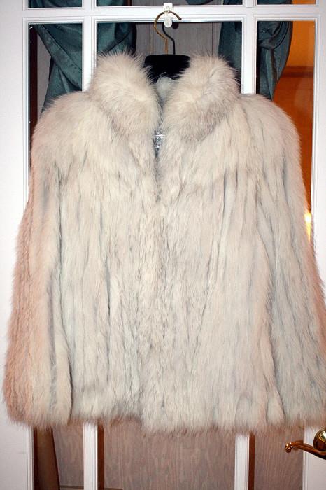Vintage Blue Fox fur coat  Size Small Beautiful condition, Saga Fox Fur Company Made in Hong Kong