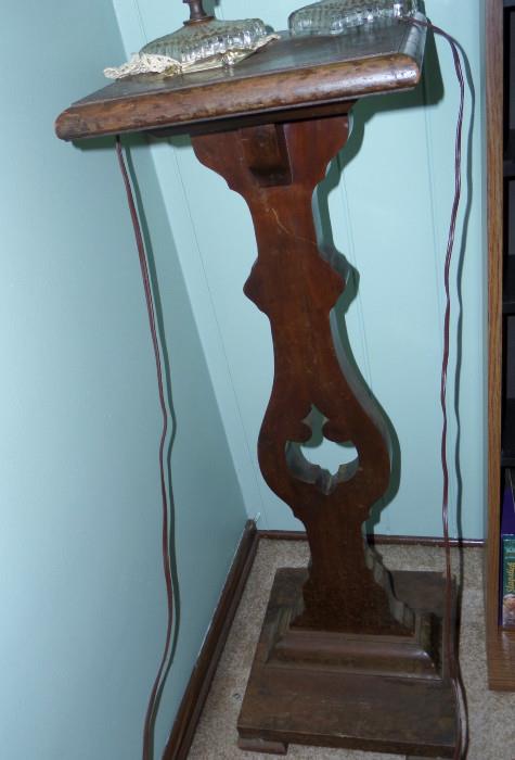 ANTIQUE ARTS AND CRAFTS HALLWAY STAND