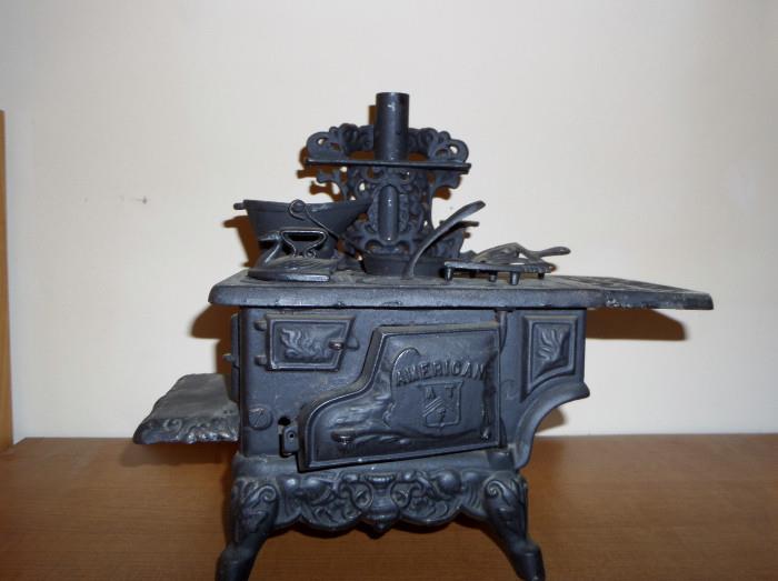 GREAT ANTIQUE CHILDS CAST IRON STOVE