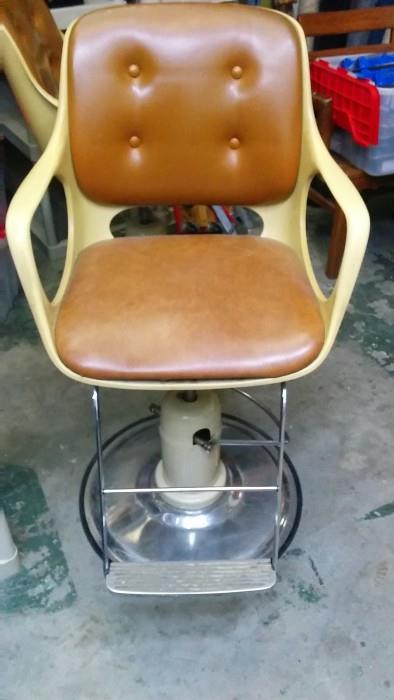 OK, when's the last time you got yur haar did in a 1960's Koken/Chromcraft chair for women? Things are always better in pairs and yes, there is a pair of these beauties available!