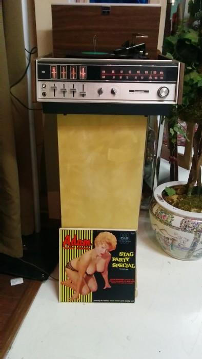 Vintage Panasonic turntable/receiver with a selection of pin-up chicks music - this , the "Stag Party Special." Doesn't she have a great set of lungs?