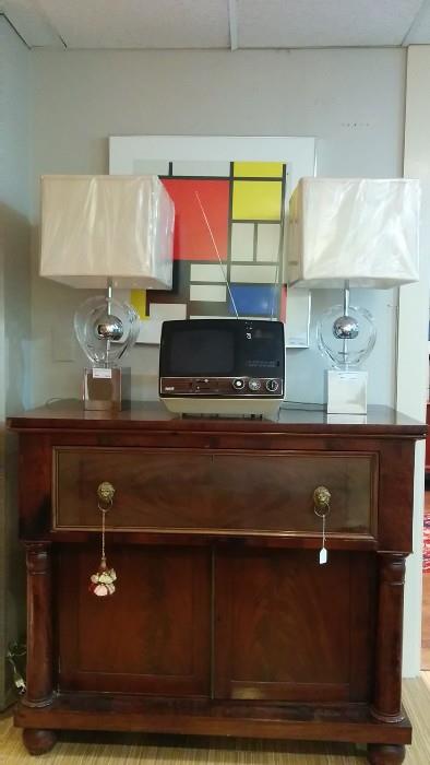 American Empire Desk/Bar, with pair of good ($$) lamps from Palm Beach, a vintage 1974 RCA TV/Clock Radio and a framed Calder print.