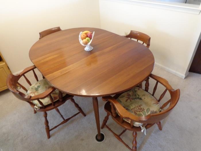 Beautiful double-leaf dining room table with four Pennsylvania House Captain's chairs. Comes with table pads!
