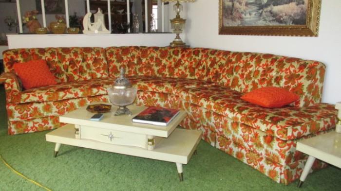 1960'S RETRO SECTIONAL COUCH IN EXCELLENT CONDITION