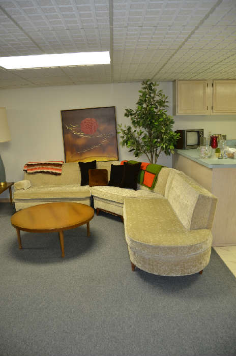 Mid century sectional in beautiful condition.