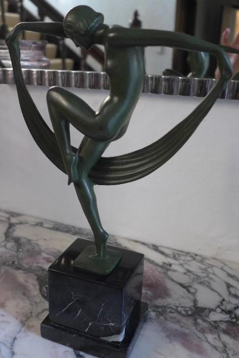 Art Deco bronze sculpture depicting female nude with scarf