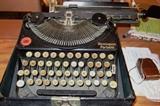 Remington portable typewriter in case...good condition with keys in German ....