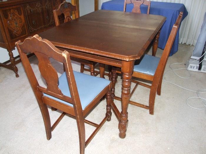 NICE SMALL DINING SET WITH 4 CHAIRS, INCLUDES MIDDLE LEAF