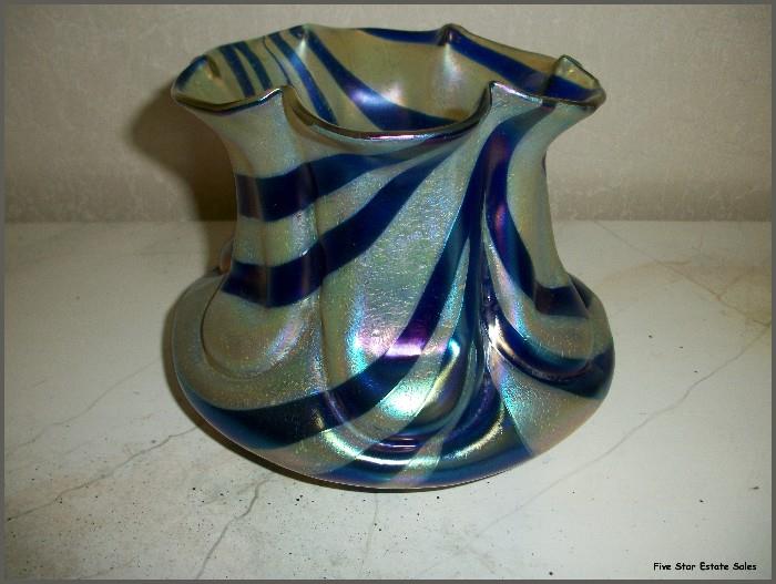 'Nuf said-- this vase is gorgeous! - (about 6 in. tall)