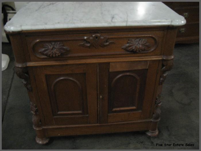 Beautiful, small chest, marble top, original oak leaf drawer pulls