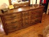 Thomasville dresser with mirror, very nice!