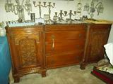 DINING ROOM SUITE
Antique oak American Colonial Revival style dining room suite circa 1920 
Horizontal buffet